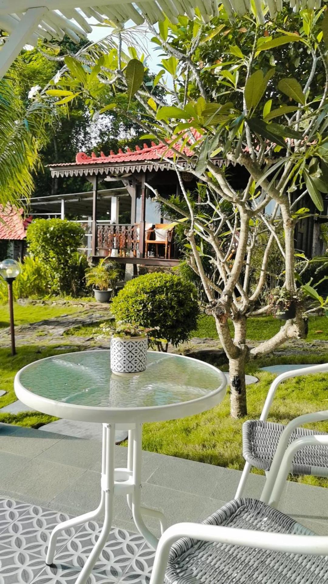 Mirabelle Joglo Village 카리문자와 외부 사진